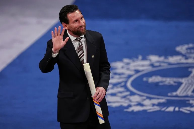 Lionel Messi waves after receiving an award.