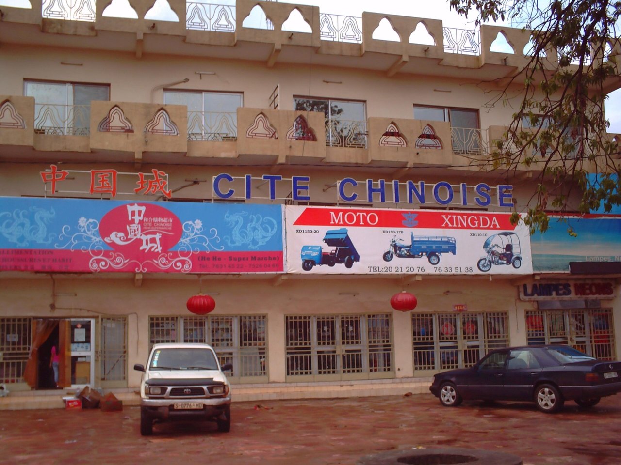 The Cité Chinoise in the outskirts of Bamako: one of the signs of China's economic presence in Mali (Wikimedia Commons).