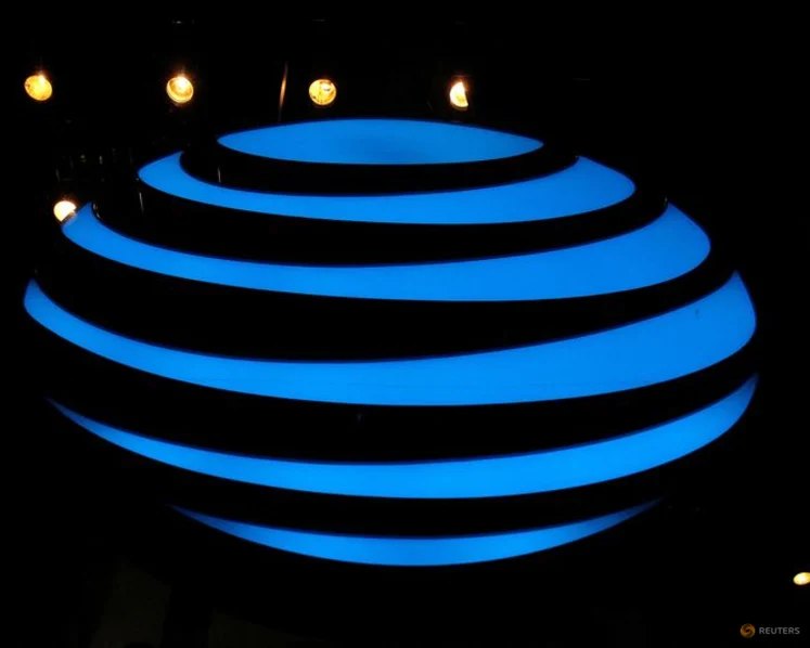 AT&T, T-Mobile tighten AI guardrails as autonomous networks remain years away